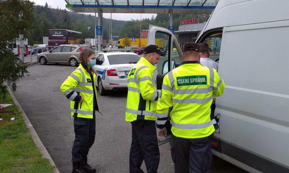 2020-7-17-1028kontrola dokladů.jpg